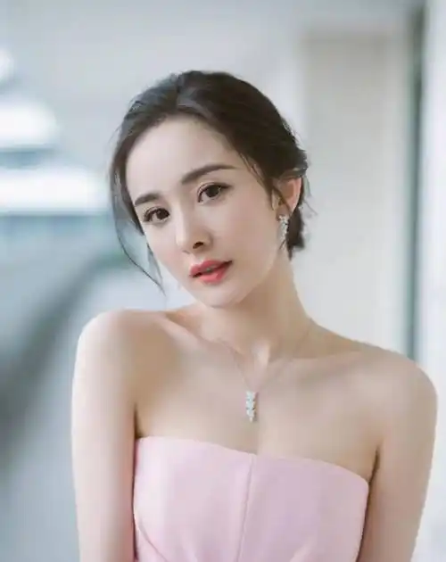 明星儿童照片pk的时候了有人天生丽质有人像换了一张脸