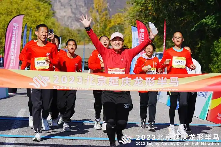 用脚步丈量醉人秋景北京最美乡村路迎来600名马拉松跑者多图