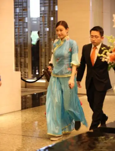 angelababy迷之伴娘团 (2/12)