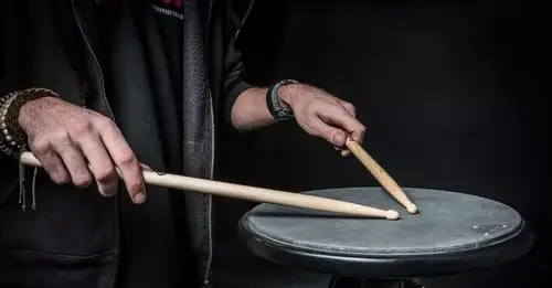 10种脑洞大开的握鼓棒方式!