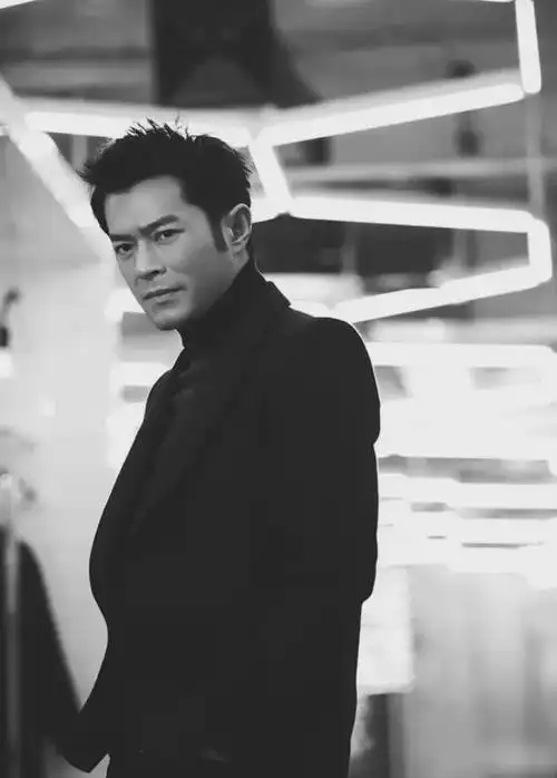 54岁的古天乐近照曝光,脸僵面相变凶还被催生,他经历了什么?