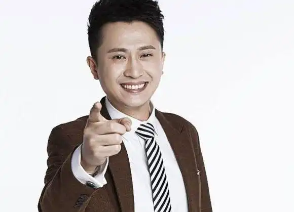 央视主持人杨帆进央视16年娶相恋10年女友一家三口很幸福