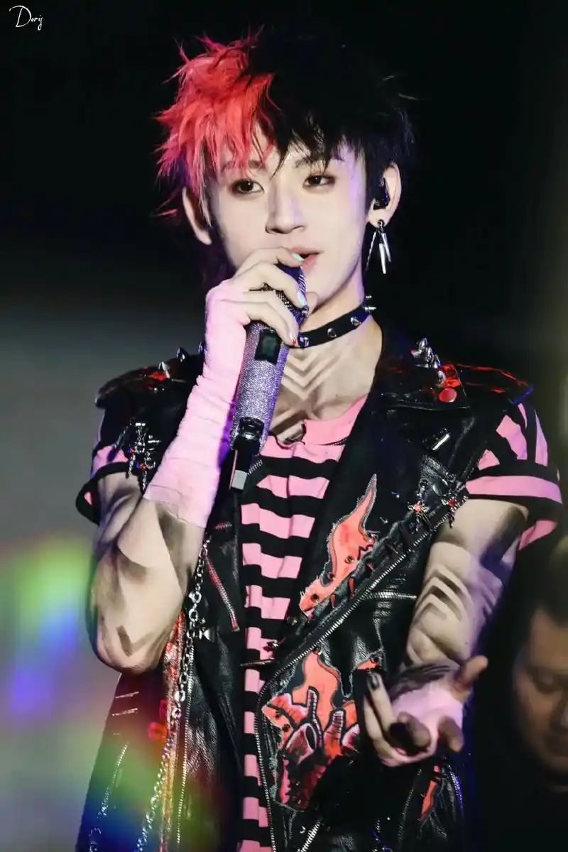 小鬼王琳凯 #小鬼 #太湖湾音乐节 我会永远 永远 永远陪 - 抖音