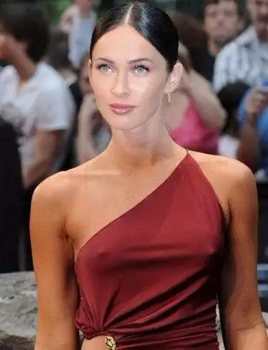 影后妮可基德曼常常好奇秀乳