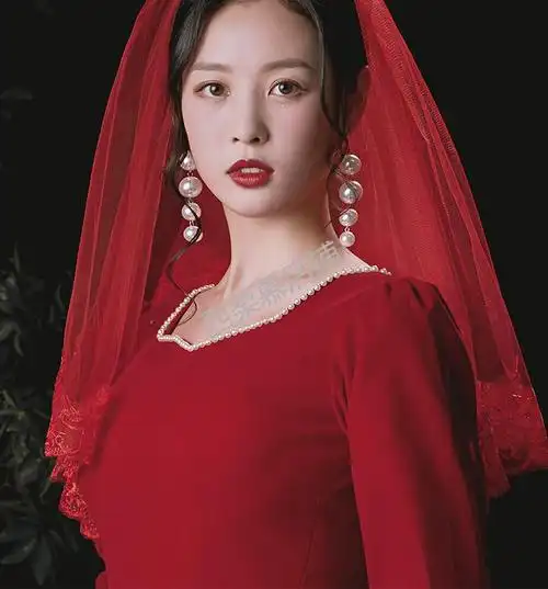 63俏加妮专柜红色头纱新娘结婚唯美森系红色蕾丝单层婚礼超仙婚中长