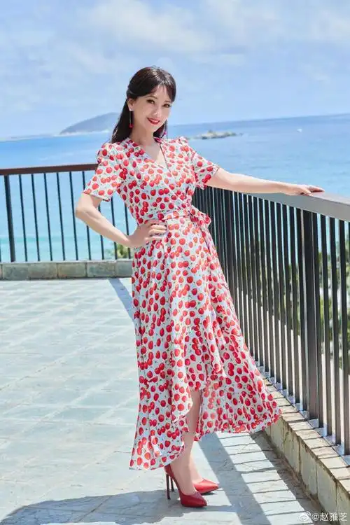 68岁的"冻龄女神"赵雅芝,身材依旧纤细有型,坦言:运动是关键_热量