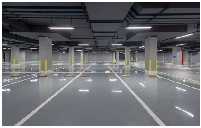 融创候潮府地下车库 实景图