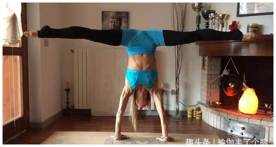 原创杨紫一身粉色连衣裙亮相尽显肤白貌美大长腿粉嫩宛如少女