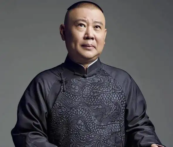 于谦:从相声演员到依赖妻子的养家糊口2000年,31岁的于谦娶了比他小10