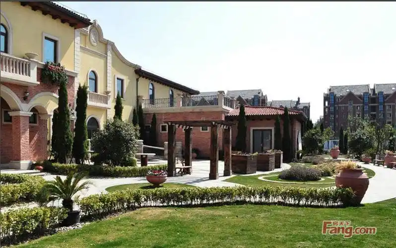 [提要]上置绿洲香岛原墅目前在售3期精装叠加别墅,房源为152.