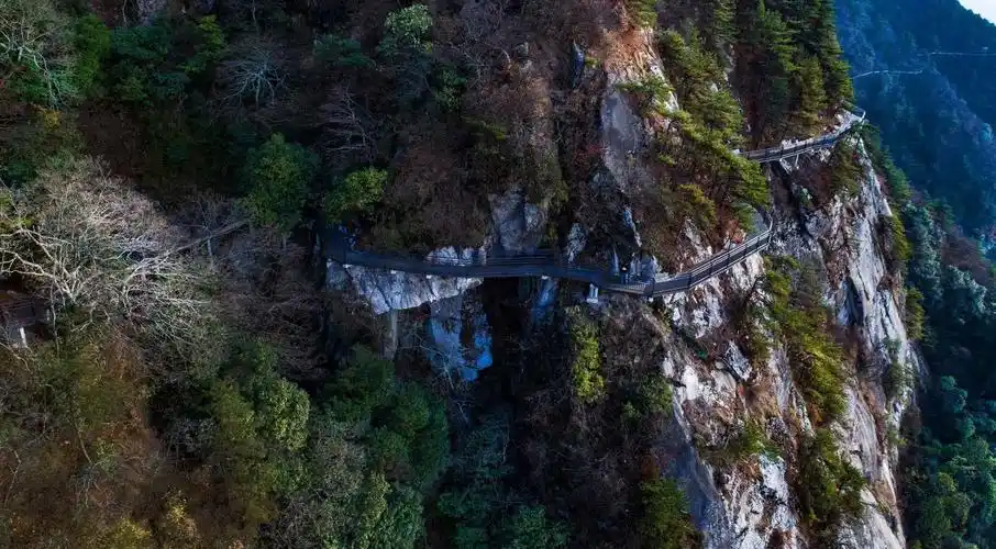 悬崖栈道竣工,天岳再添绝壁震撼!