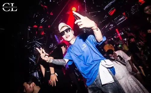 开学蹦迪指南教你如何达到人生巅峰