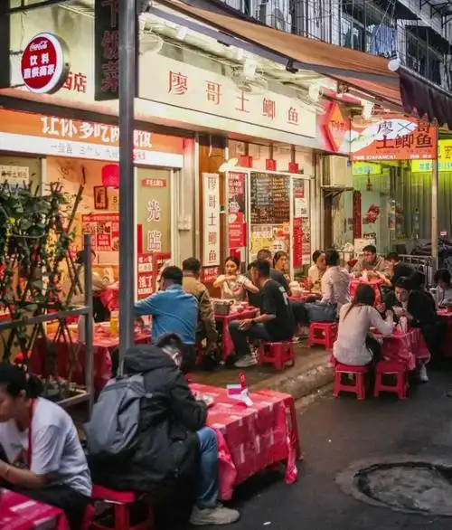 越土越火,"下饭土餐馆"排队排疯了
