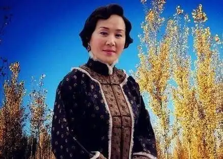 女演员吴竞,29岁嫁给导演张元,婚后41年夫妻恩爱家庭幸福_妈妈_演艺圈