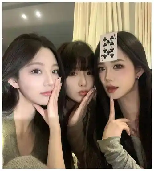 王思聪真会玩带4个女伴现身澳门其中一位还是前女友慎婕闺蜜