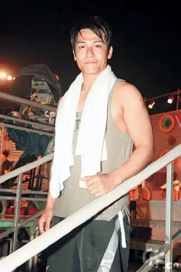 无线游戏节目险出人命 黄文迪扮凶落水(组图)