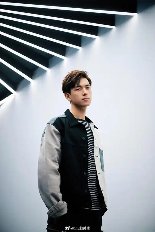 今日爱豆|李现|破茧|发电站_新浪新闻