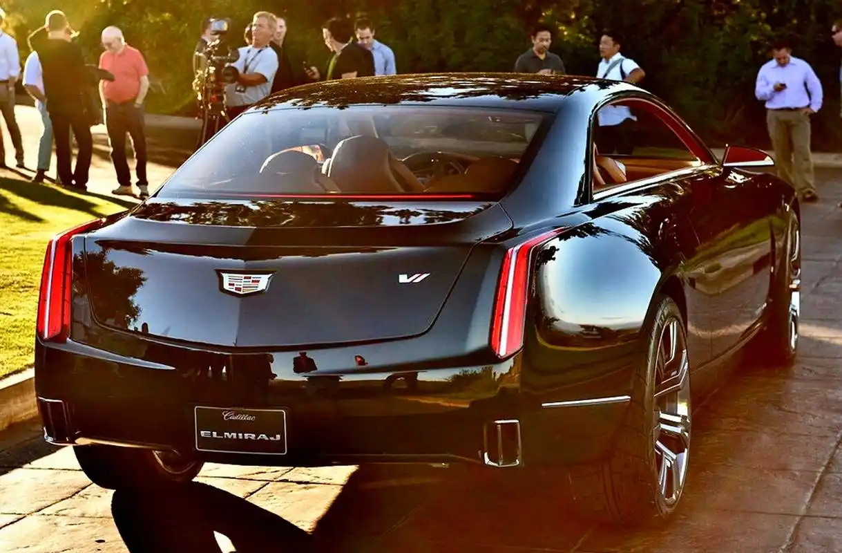 这是一款名叫elmiraj的凯迪拉克轿跑,这颜值比现在的bba好太多了吧?