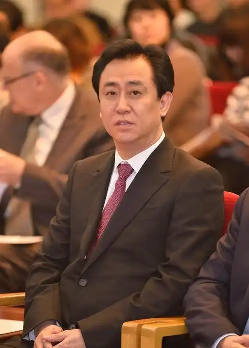 许家印是怎么成为中国首富的?