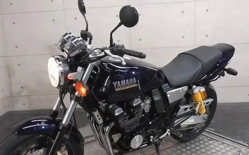 雅马哈经典复古街车xjr400r