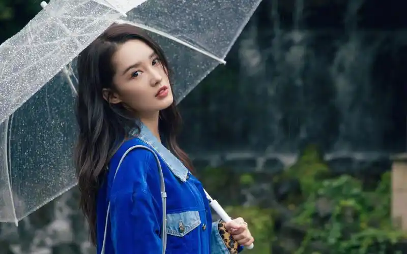 李沁时尚休闲写真图片桌面壁纸