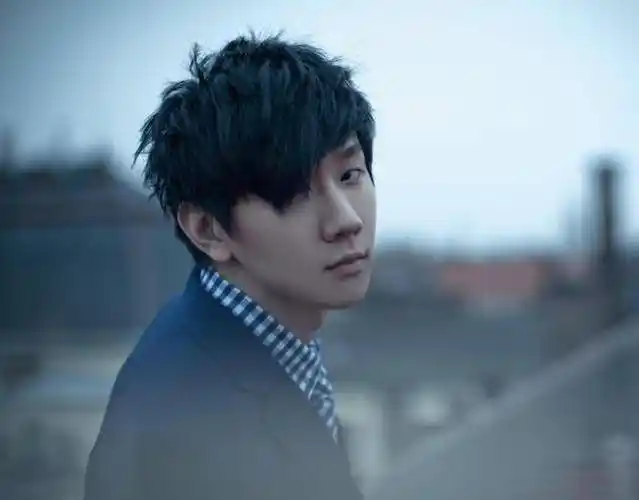 的存在,也许是上辈子的亲生兄弟没错了,郭冬临在人们印象中一直是光头