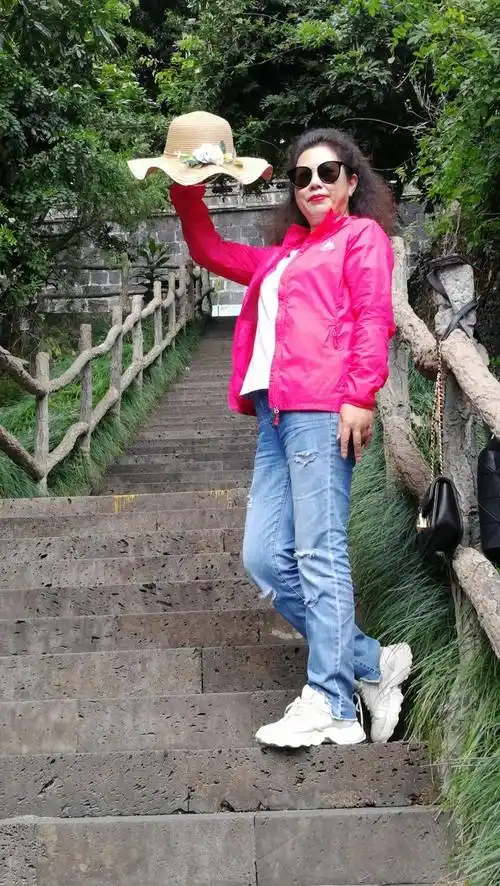 57岁离异女征婚照片(id:3909075)_广东深圳征婚交友_我主良缘网