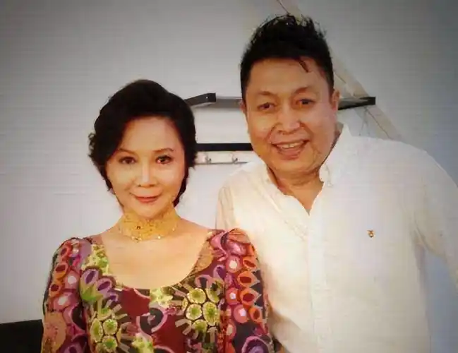 2010年,郭达送蔡明回家,结果蔡明的丈夫丁秋星拖着蔡明就进屋了