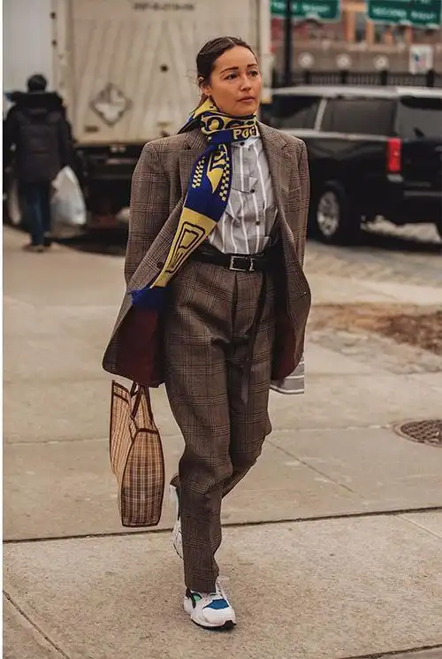 怎样将西装穿出休闲街头风?看看街拍达人的示范!