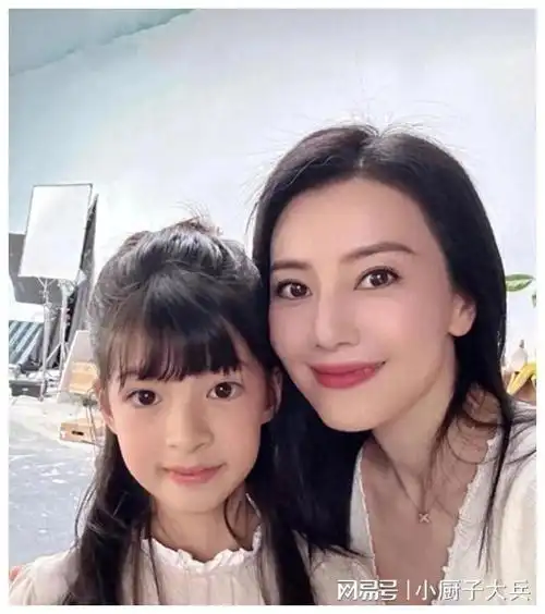 特别是他们有了一个女儿之后,更能看出来他们一家三口真的特别幸福