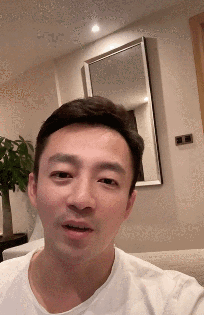 汪小菲的眼睛怎么越来越大了 你看超近距离自拍照 也太像大s了吧