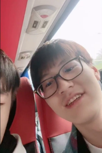 rng小虎开户外直播meiko也入镜调侃粉丝快刷2200