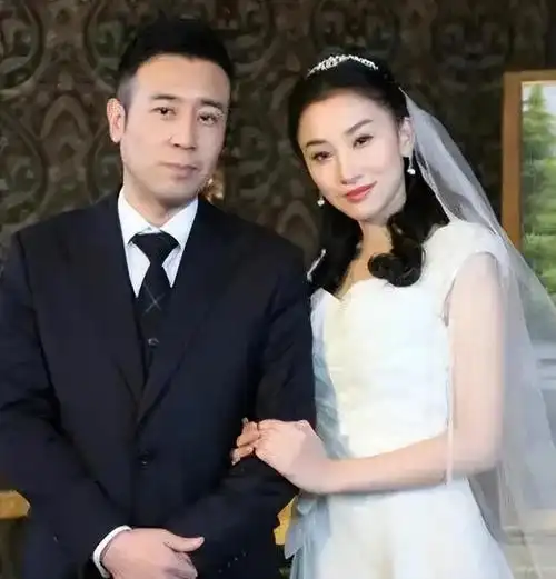 于和伟相守24年的妻子原来是她!五官神似杨童舒,气质不输王丽坤