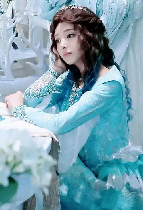 原来麦迪娜是幻城里面的人鱼公主还演过含香