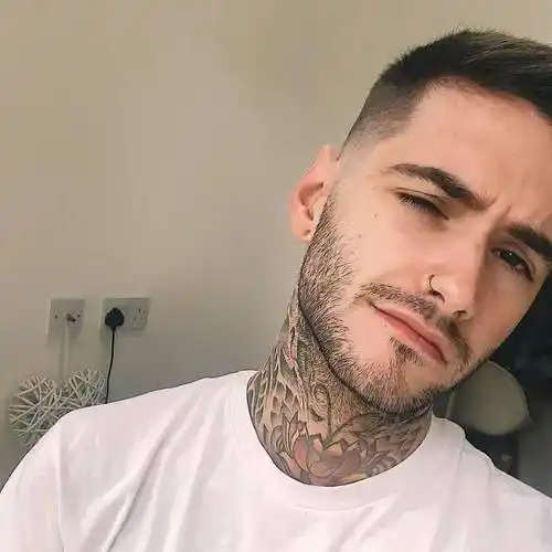 发型欣赏——男生"痞帅"发型