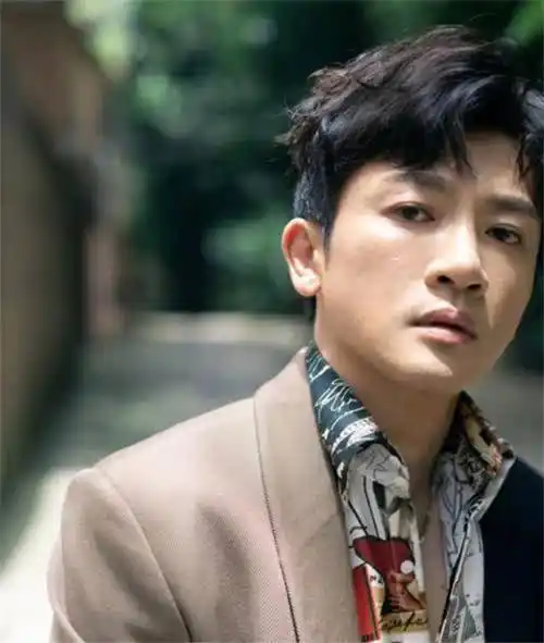 原创46岁苏有朋疑整容为证明没整容放无修图看完网友更不信了