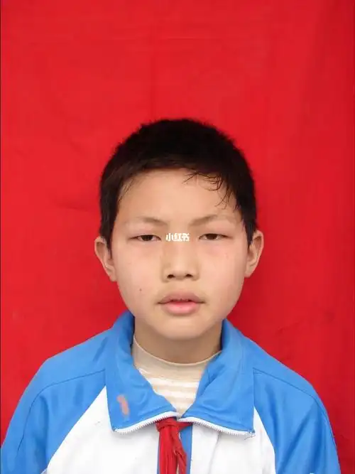 小男孩生的丑不要着急长开了就好了