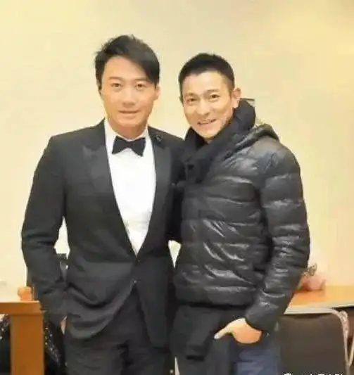 刘德华和谁合影都一脸微笑,唯独和图4,网友:完全不顾形象