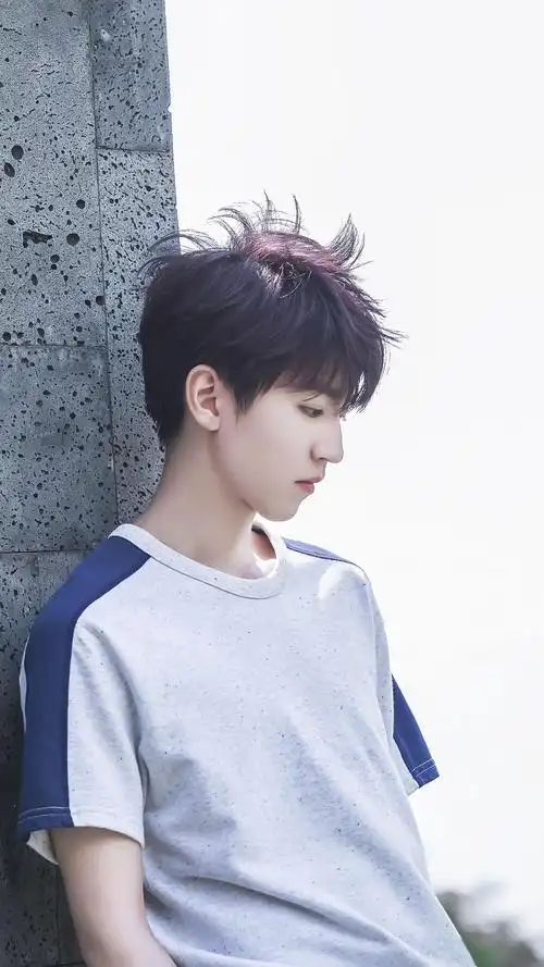 王俊凯神仙发色大汇总,一个头上有彩虹的男人_发型