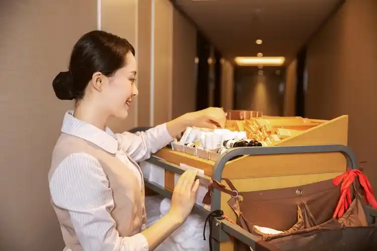 酒店培训:客人续住房,床单被套就可以不用更换?