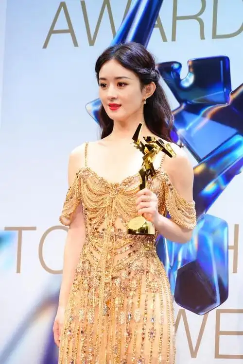 港岛星光盛宴赵丽颖脱胎换骨展新姿范爷不改巨星本色又美又贵