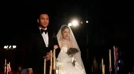 李嘉格好声音激情献唱还是输给张碧晨如今两人境遇大不相同