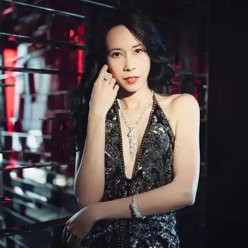 49岁莫文蔚晒近照,瘦美惊艳!网友:靓女你好正