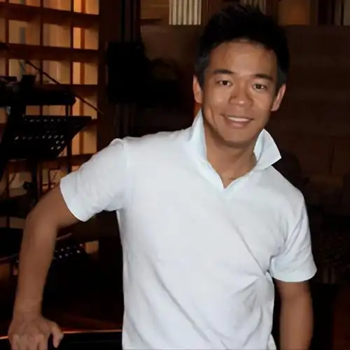 从小的时候孙浩就展现出优秀的唱歌天赋,一直梦想当一名歌手,但是却因