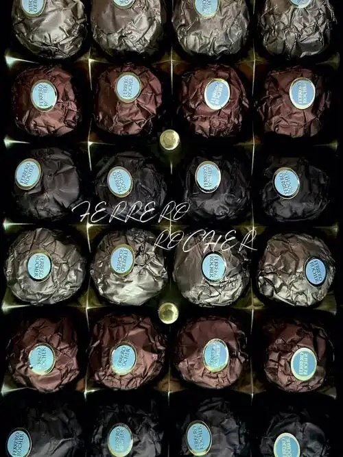 无论蛋糕还是巧克力,我都喜欢带点苦的拿了一颗金色跟他们一起比较