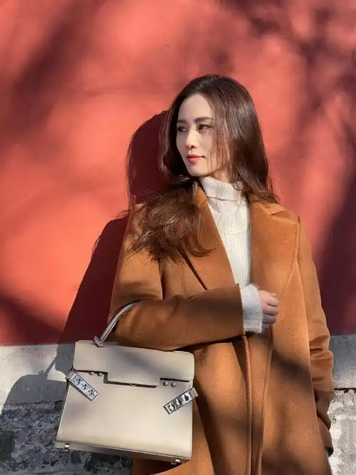 刘诗诗冬日街头俏皮可爱随拍14