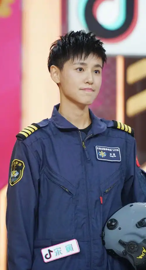 榜样力量宋寅用飞行筑起一道海上生命线