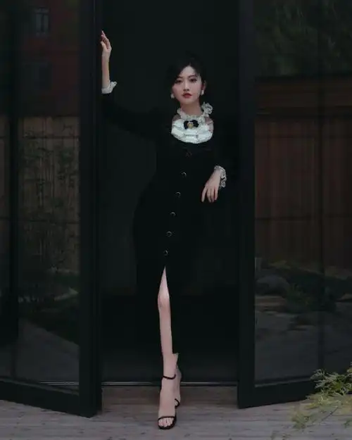 景甜 可以从睁眼吃到睡觉#景甜黑色一字带高跟每一张都给脚的女眯星