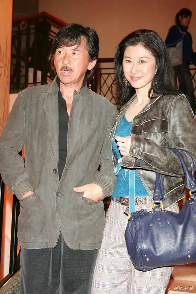 大家还记得林子祥的妻子叶倩文吗?来看看跟她同框的都是谁呢?