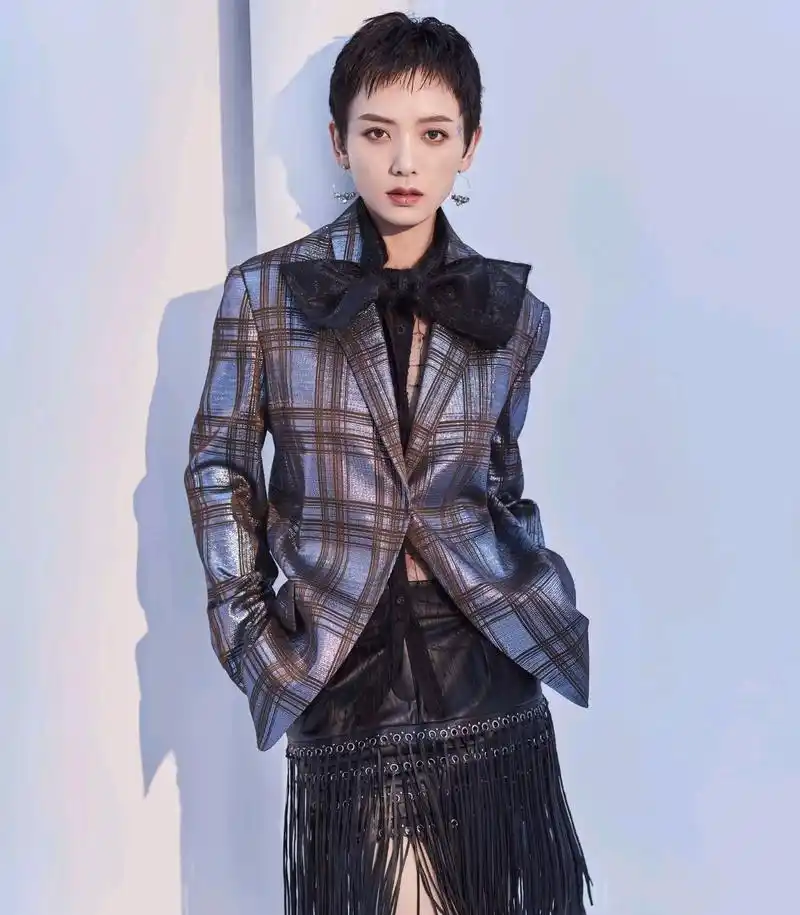 李晓峰11月大片,短发女神,美丽动人